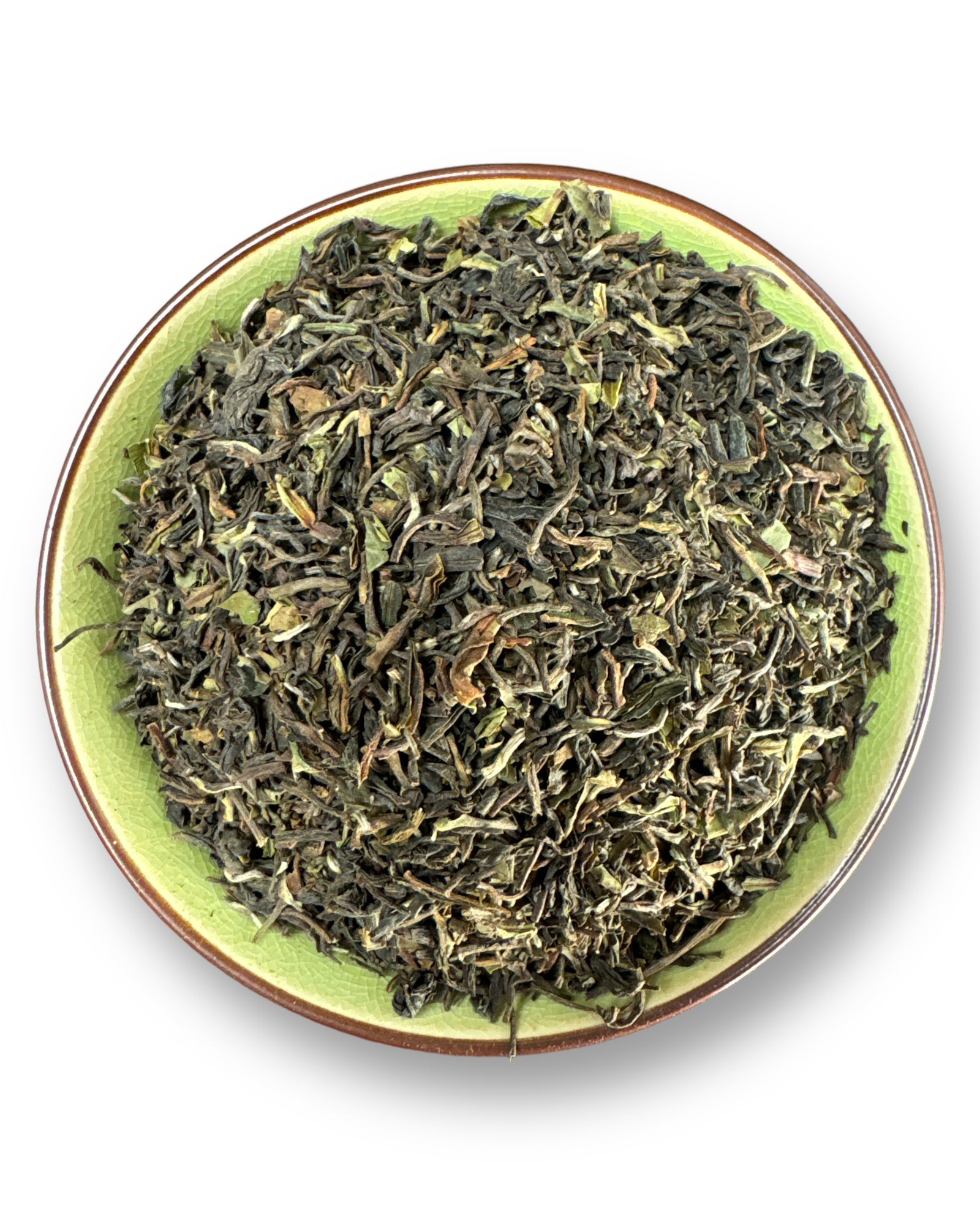 Teeschale gefüllt mit den Blättern des Tees: Darjeeling FF SFTGFOP1 'Phuguri' Bio