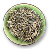 Teeschale gefüllt mit China Jasmin Silverneedle Bio
