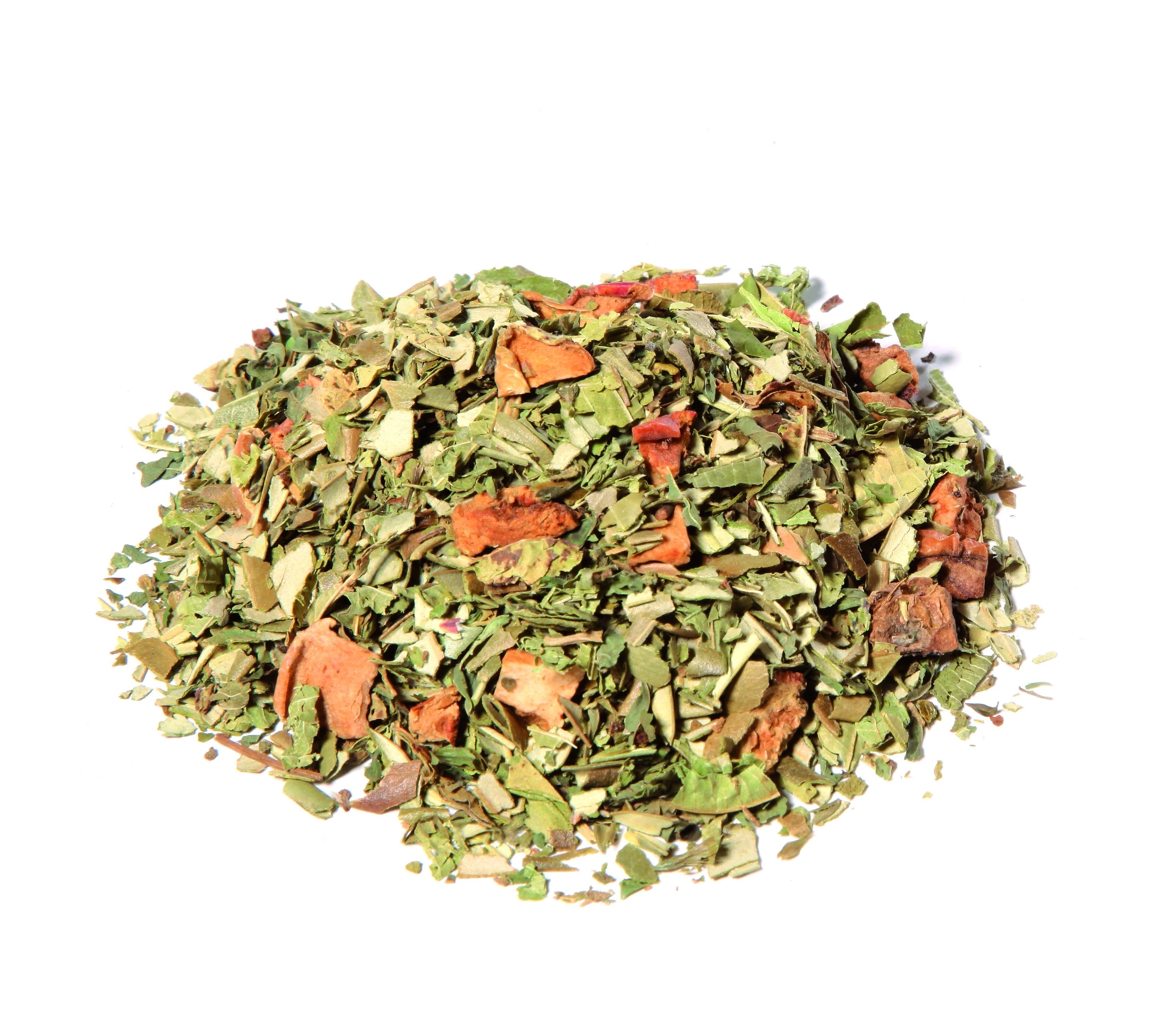 Eine Teeschale mit dem Trockenprodukt des Kräutertees 'Vermilis Bio', bestehend aus Melisse, Olivenblättern und Apfelstücken