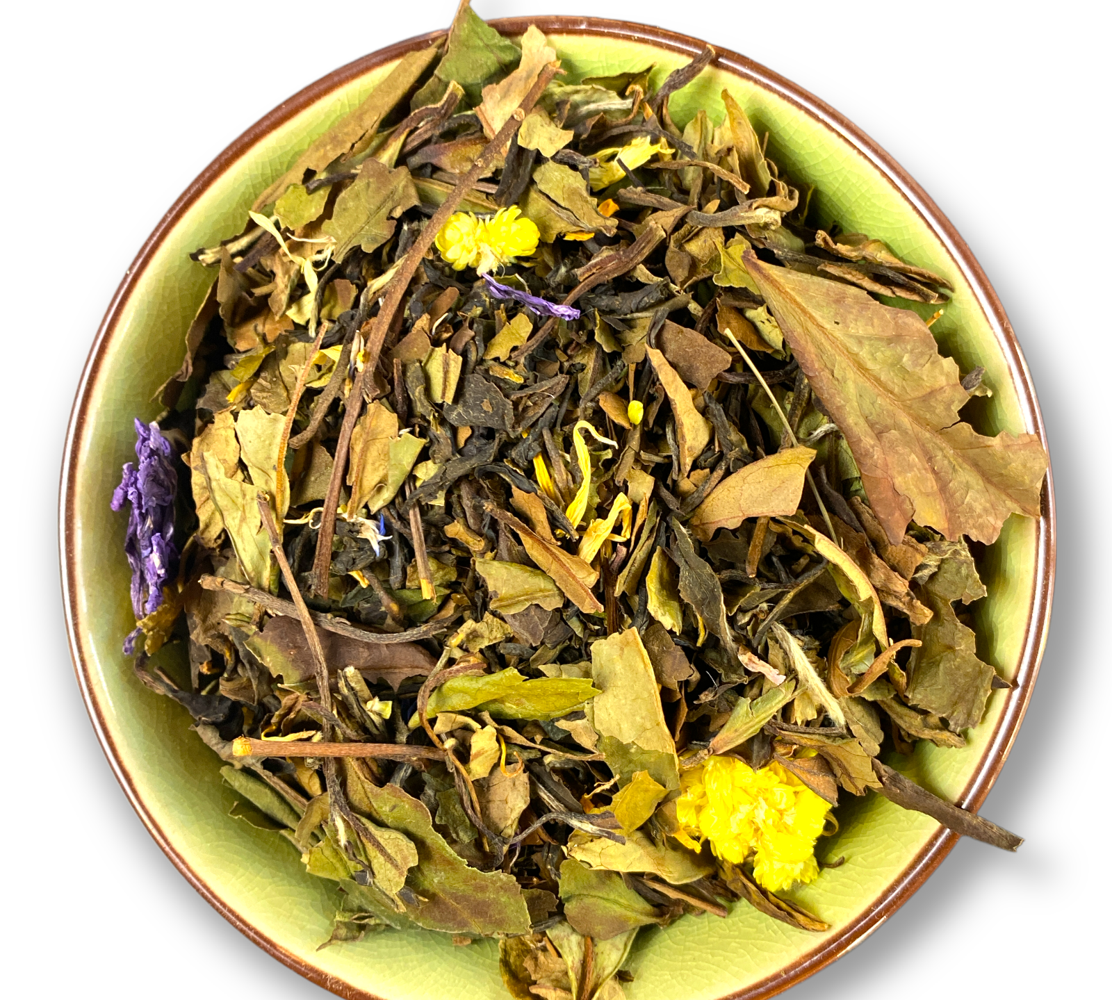 Eine Teeschale mit dem Trockenprodukt des Morgenröte Bio, bestehend aus weißem Tee, grünem Jasmintee, Ringelblumen, Kornblumen und Malve